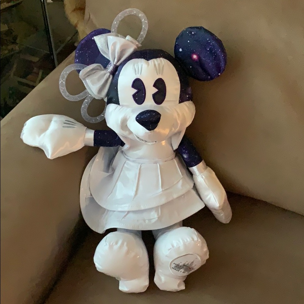 Minnie Mouse Jan.